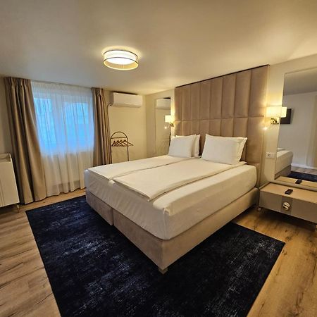 Hotel Queen Ramnicu Valcea Luaran gambar