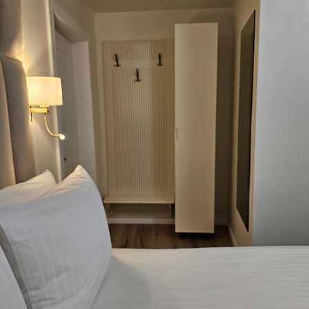 Hotel Queen Ramnicu Valcea Luaran gambar