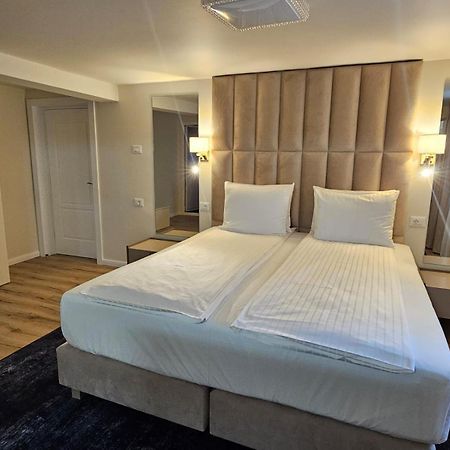 Hotel Queen Ramnicu Valcea Luaran gambar