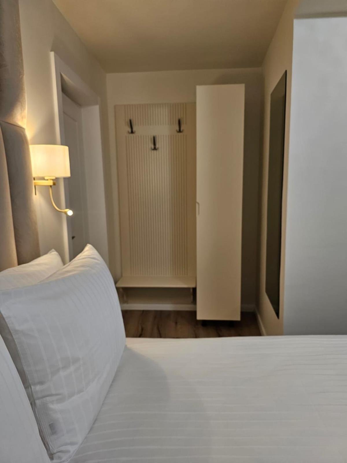 Hotel Queen Ramnicu Valcea Luaran gambar
