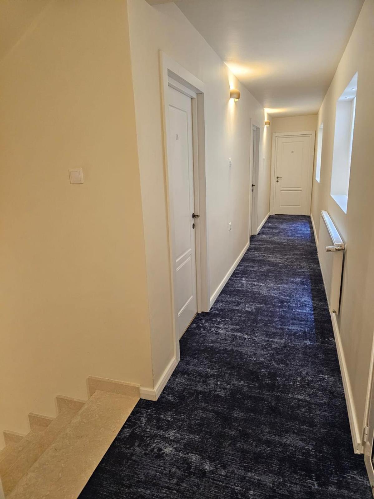 Hotel Queen Ramnicu Valcea Luaran gambar